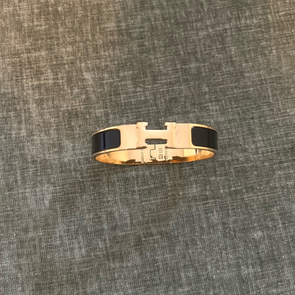 Black H bracket
